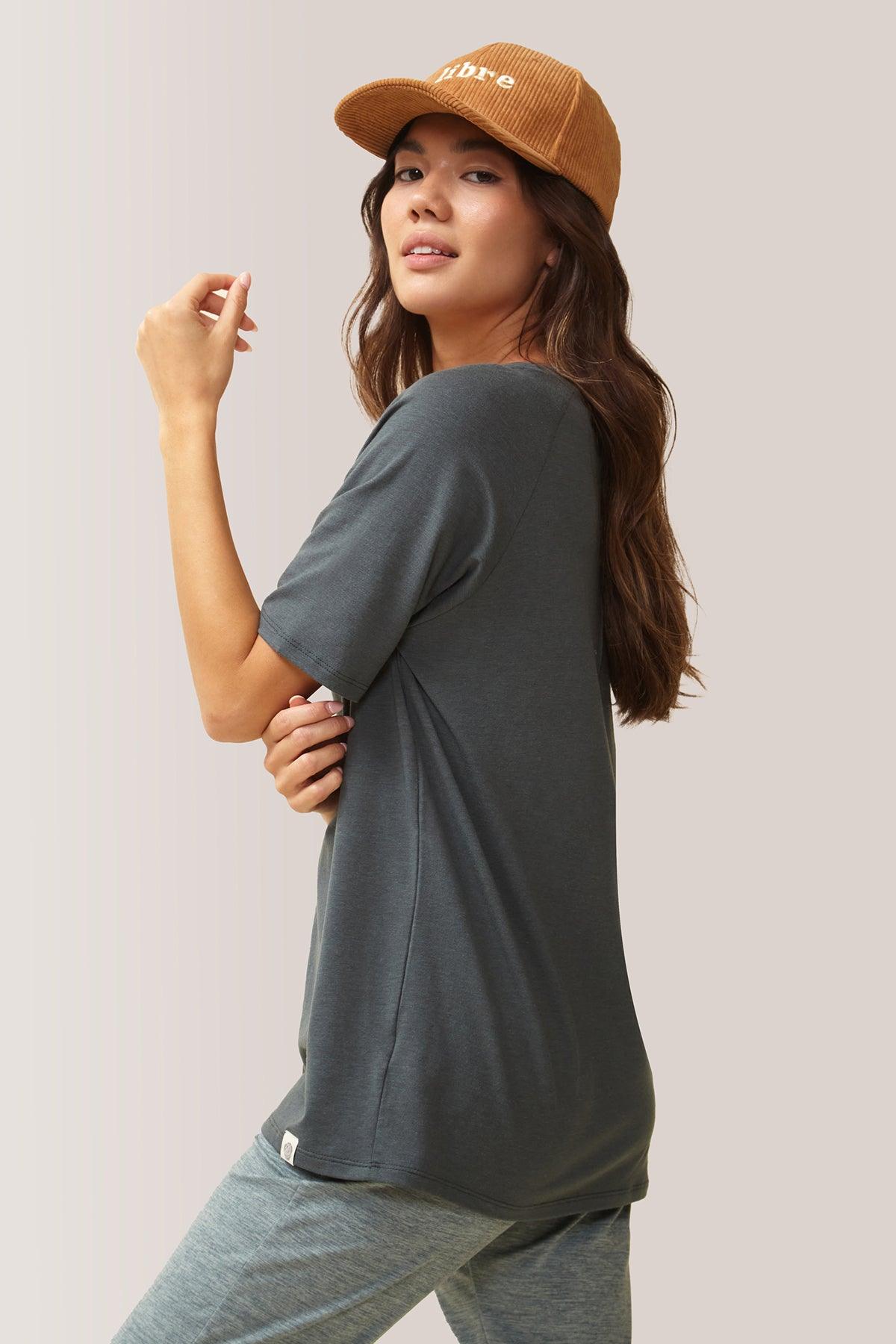 Femme vêtue du t-shirt blissful flow par Rose Boreal. / Women wearing the blissful flow t-shirt by Rose Boreal. - Cypress